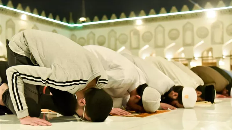 كيفية قضاء الصلوات المكتوبة.. بهذه الطريقة اعرف كم فرض فاتك