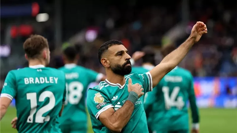 حكم إنجليزي سابق يوضح مدى صحة هدف محمد صلاح أمام بيرنلي