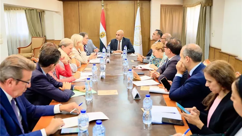  وزير التعليم يبحث مع وفد الشيوخ الفرنسي التوسع في إنشاء المدارس بمصر 