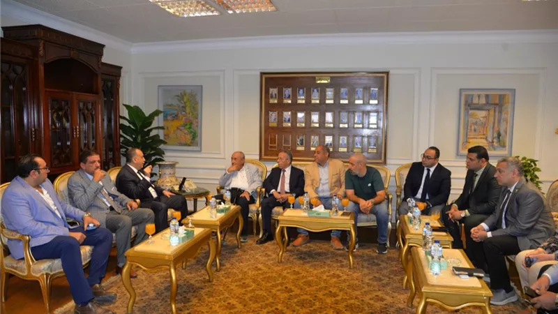 محافظ أسيوط يستقبل نقيبي المهندسين والأطباء بالديوان العام لبحث سبل التعاون