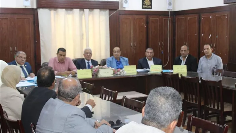 وكيل وزارة التربية والتعليم بالإسماعيلية يترأس لجنة مقابلات المتقدمين للتجديد