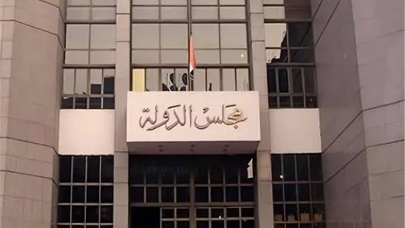 الإدارية العليا تؤيد مجازاة مدرس إنجليزي دَوَّن إجابة لطالبة أثناء تصحيحه للامتحانات