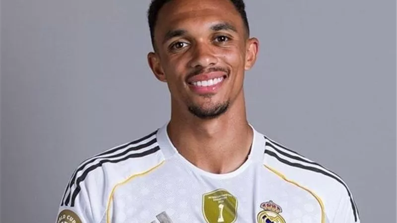 أبرزها الكلاسيكو وليفربول.. الإصابة تبعد أرنولد عن 10 مباريات قوية لريال مدريد 