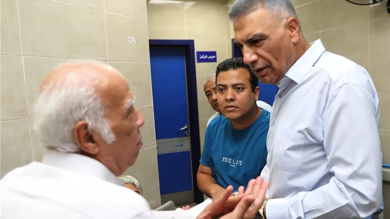 محافظ أسوان يزور مركز طب الأسرة .. ويوجه بالتحقيق فى شكاوى المواطنين