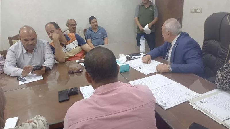 السكرتير العام المساعد لدمياط يرأس اللقاء الأسبوعي مع المواطنين