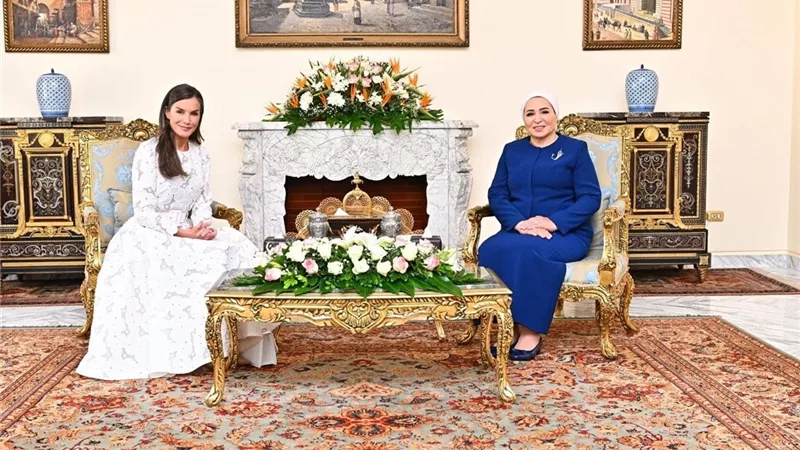 السيدة انتصار السيسي ترحب بملكة إسبانيا: «لقاء حمل صداقة وتعاونًا إنسانيًا»