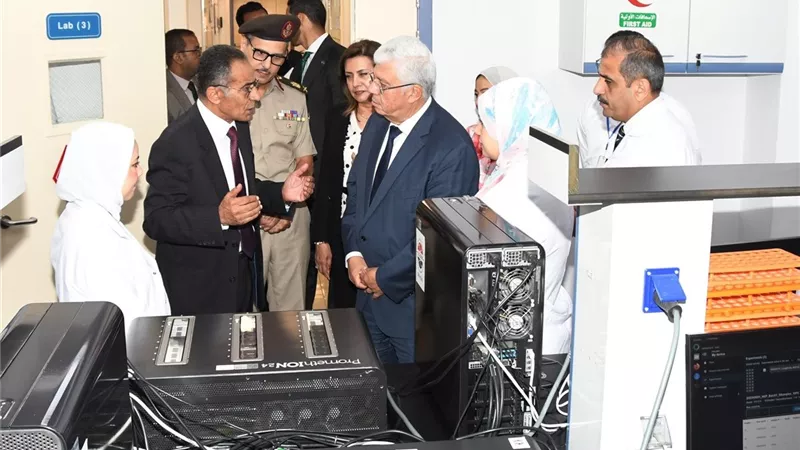 مركز البحوث الطبية والطب التجديدي للقوات المسلحة يستقبل وزير التعليم العالى والبحث العلمى