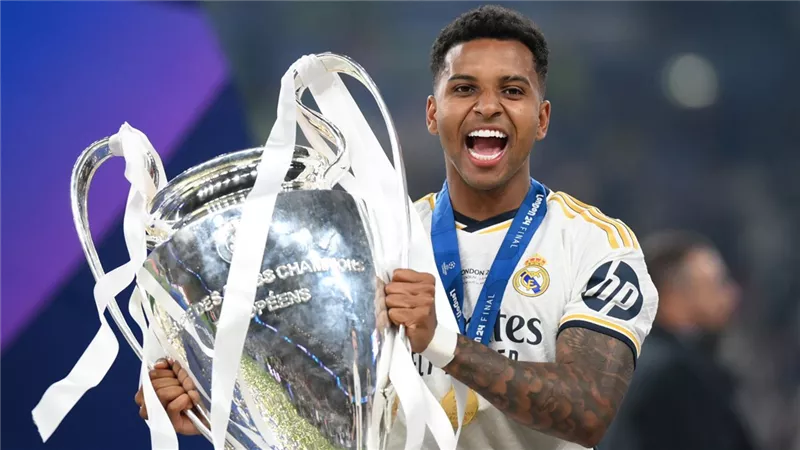 البرازيلي رودريجو يكشف حقيقة أزمة غرفة ملابس ريال مدريد