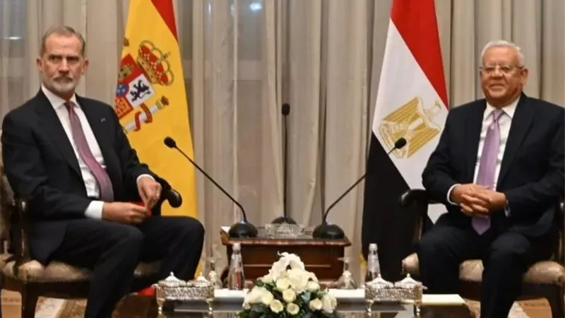 رئيس مجلس النواب يستقبل ملك إسبانيا ويشيد بمواقفه الداعمة للقضية الفلسطينية