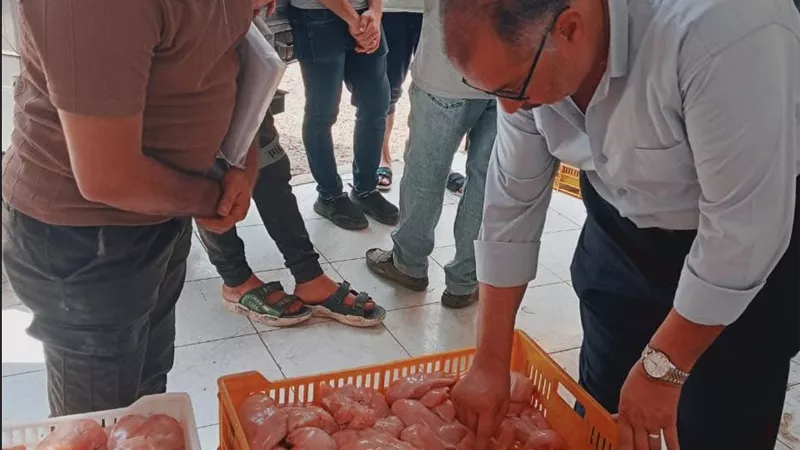 ضبط ٣ أطنان مواد غذائية مجهولة المصدر بمركز ومدينة بلبيس في الشرقية