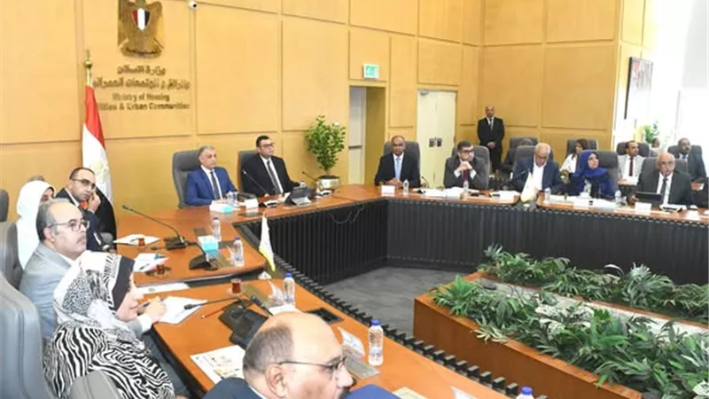 وزير الإسكان ومحافظ الإسماعيلية يتابعان عددا من ملفات العمل المشتركة