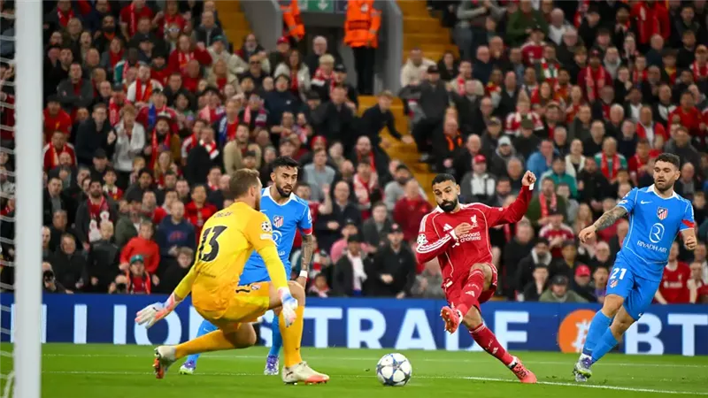 ليفربول يتفوق على أتلتيكو مدريد 2-1 في شوط أول مثير