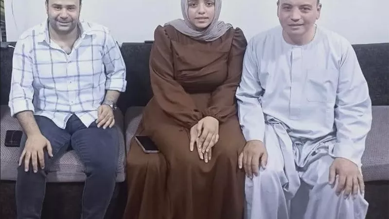 لا يضيع حق .. «عائشة» تنتصر على «المكر» وتلتحق بكلية الطب   