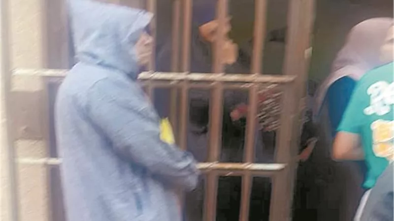 بـ «عمة وجلابية» .. مدير التعليم الفني بالقاهرة يرصد مخالفات 35 مدرسة   