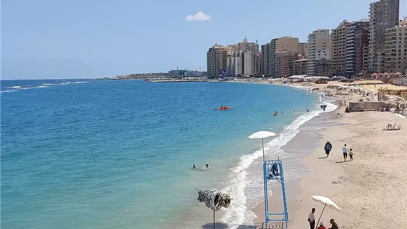 الراية حمراء .. الإسكندرية تُحذر المواطنين من «نزول البحر» غدا