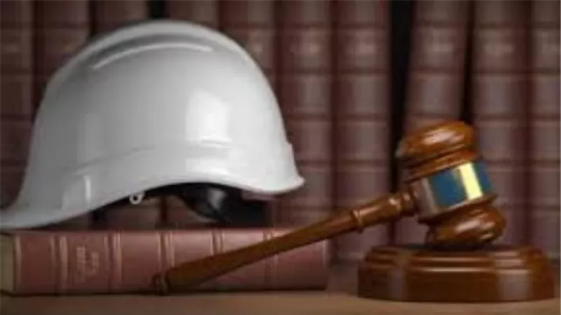 قانون العمل الجديد يحدد شروط العقود ويمنع التوظيف عبر المقاولين