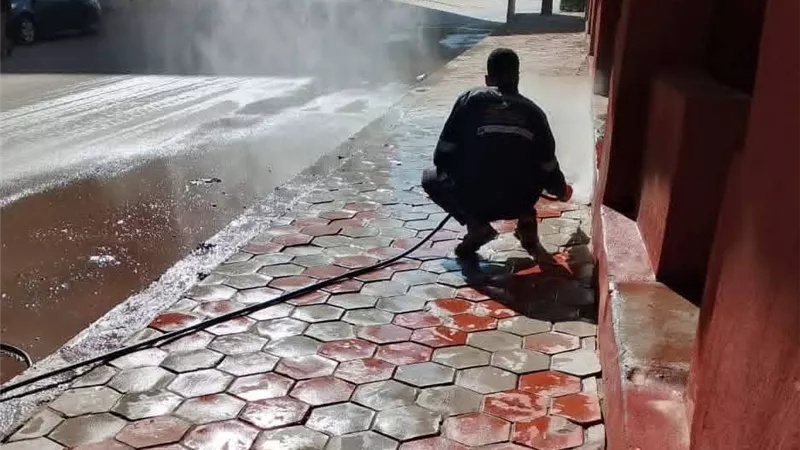 حملات نظافة يومية بالسوق المطور في كفر الشيخ