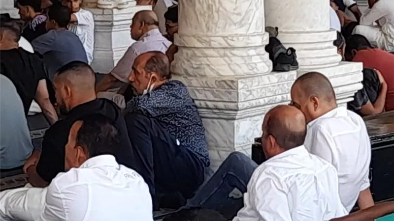 تشييع جنازة شقيقة أحمد صيام من مسجد عمرو بن العاص (صور)