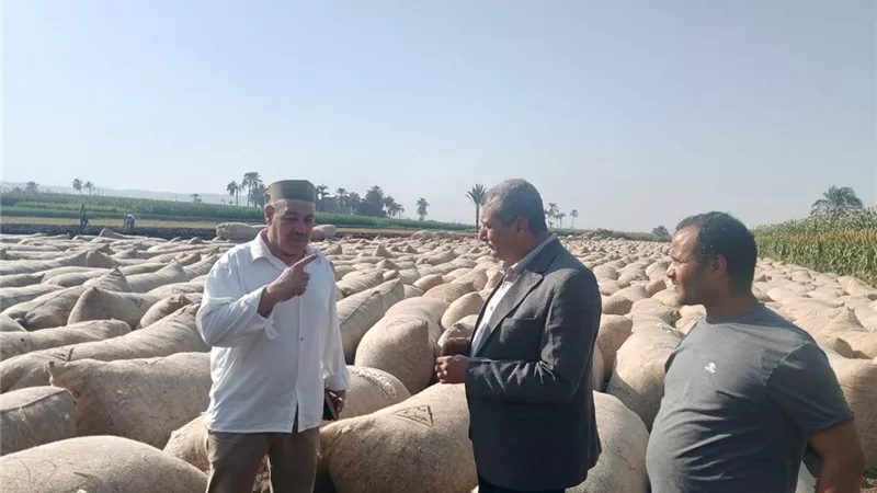  محافظ أسيوط: دعم الفلاح وتحسين جودة المحصول أولوية استراتيجية