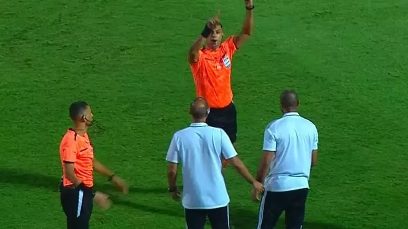 ماذا ينتظر محمد شوقي مدرب زد بعد طرده أمام بيراميدز بالدوري؟ 