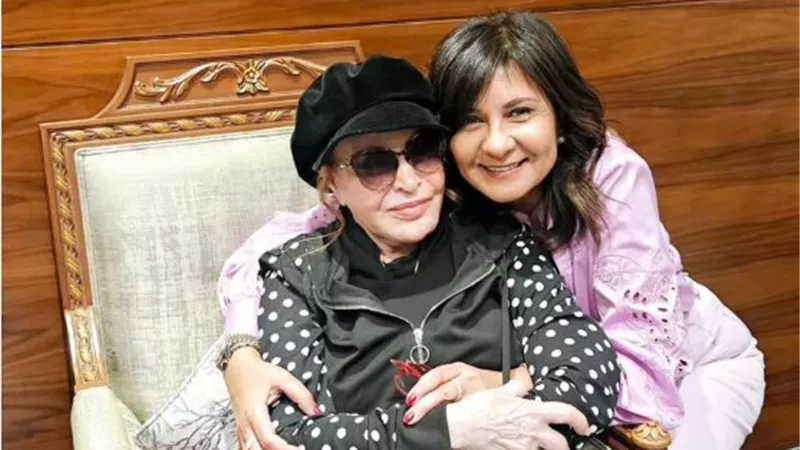  نازك هانم السلحدار.. نبيلة مكرم وزيرة الهجرة السابقة مع الفنانة صفية العمري 