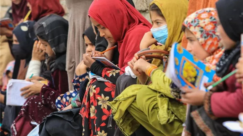 المرأة فتنة ..«طالبان» تحظر تدريس جميع كتب النساء