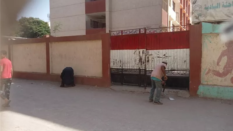 ألبوم صور يرصد حملات نظافة وإشغالات بمحيط مدارس أطفيح قبل انطلاق الدراسة