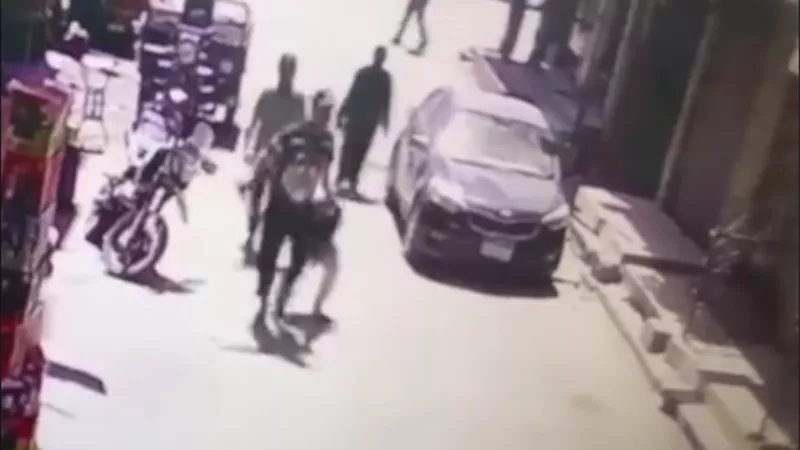 «جريمة صلاة الجمعة».. بلطجي يذبح شابا في وسط الشارع بالطالبية