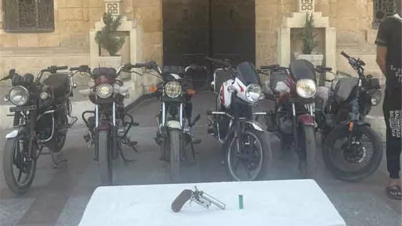 سرقوا 12 ضحية.. القبض على لصوص الدراجات والمنازل بالقاهرة 
