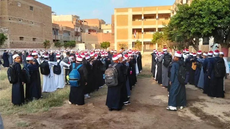 «بالعمة والجبة والقفطان».. طلاب معاهد المنيا الأزهرية يستقبلون العام الدراسي الجديد بالزي الأزهري