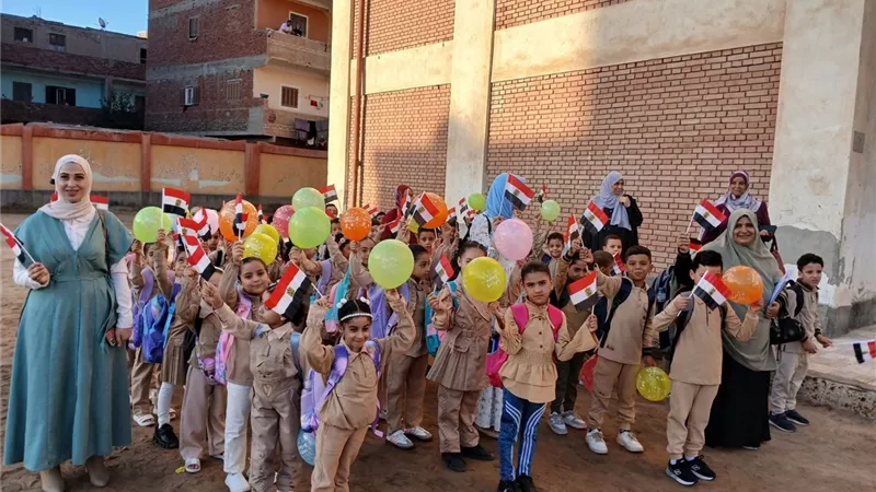 رئيس مدينة سيدي غازي ومدير الإدارة التعليمية يتفقدان انتظام الدراسة باليوم الأول
