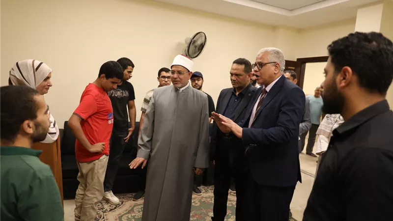 رئيس جامعة الأزهر يوجه بالإسراع في تسكين الطلاب في المدن الجامعية.. صور