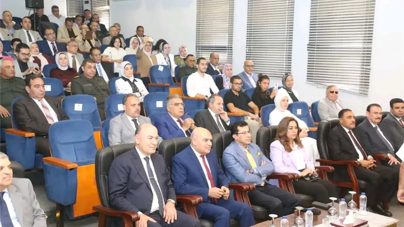 تهنئة من محافظ الدقهلية لمحافظ السويس بعد نيله الدكتوراه في الاقتصاد