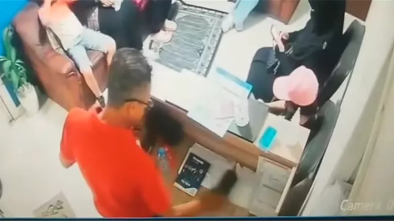 الأمن يفحص فيديو يوثق سرقة هاتف محمول من عيادة طبيب بروض الفرج