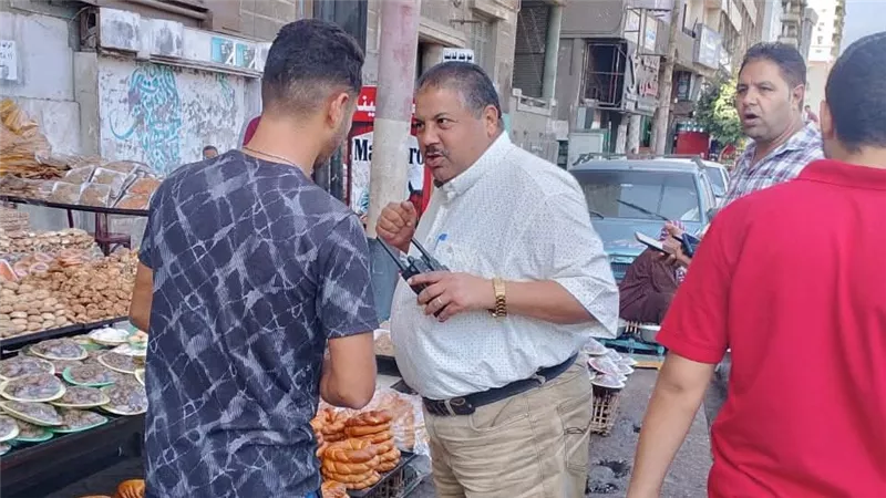 حملات موسعة لضبط شوارع الزقازيق ورفع اشغالات الباعة الجائلين 