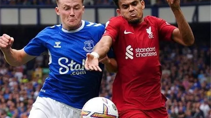 إيفرتون يقلص الفارق أمام ليفربول بهدف إدريسا في الدوري الإنجليزي