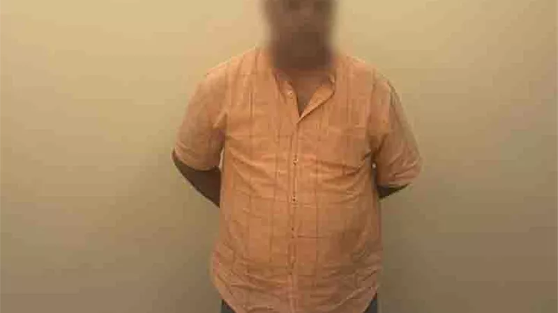 القبض على عامل 
