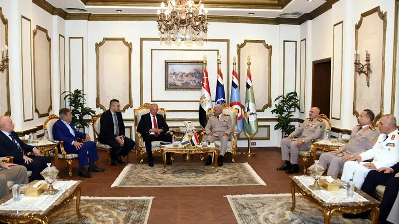 وزير الدفاع يبحث تعزيز التعاون العسكري مع نظيره من البوسنة والهرسك