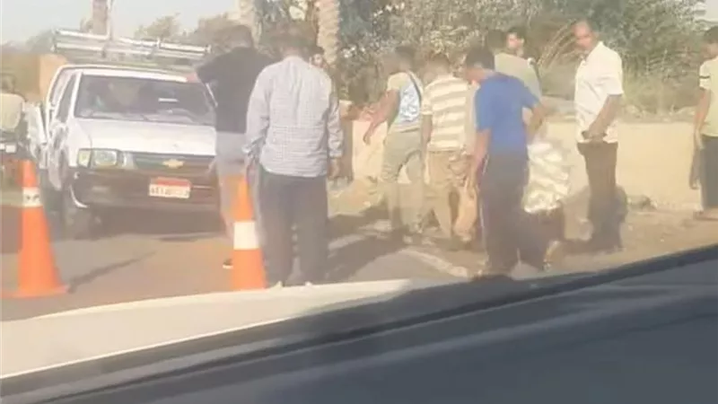 وفاة عامل وإصابة 10 آخرين في حادث انقلاب سيارة عمال ببني سويف