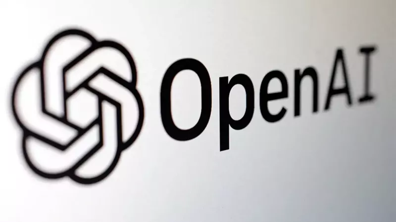 OpenAI تدخل سباق الأجهزة: جهاز ذكاء اصطناعي جيبي يهدد عرش آيفون وسامسونج