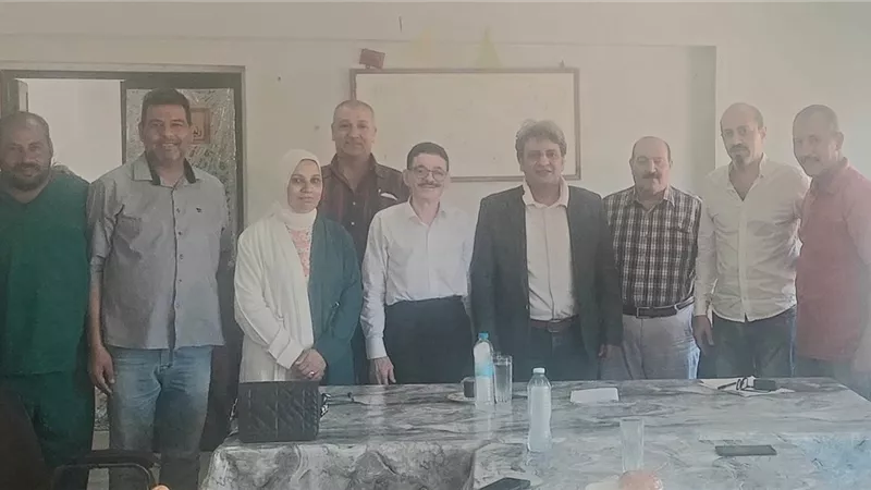 اجتماع نقابة العاملين لبحث تطوير خدمات التأمين الصحي في بني سويف
