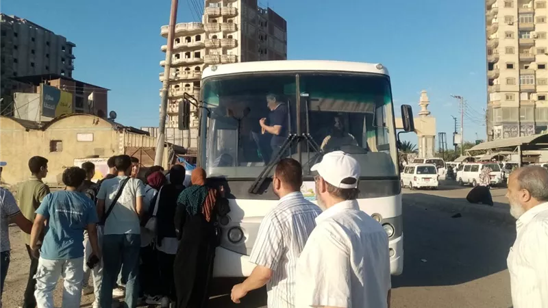 محافظ كفر الشيخ يخصص أتوبيس مجاني ويعزز أسطول السرفيس لتسهيل انتقال طلاب الجامعة والمواطنين