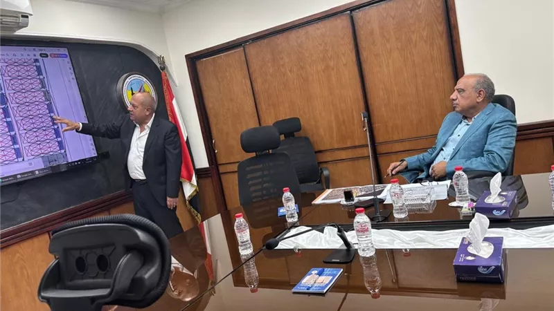 تخدم 5 ملايين مشترك.. وزير الكهرباء يتفقد شركة القناة لمتابعة التطوير وتأمين التغذية 