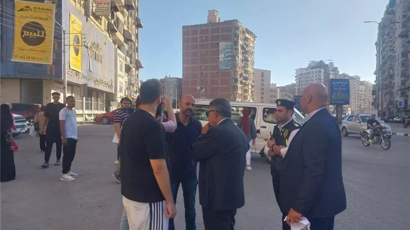 محافظ الدقهلية يلتقي المواطنين بمحطة الإمام محمد عبده لبحث شكواهم