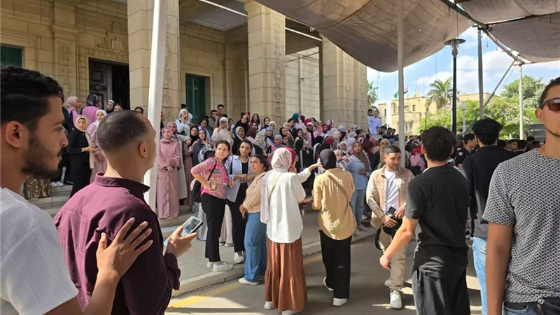 «خلة» تخطف الأنظار في «تعليم القاهرة»