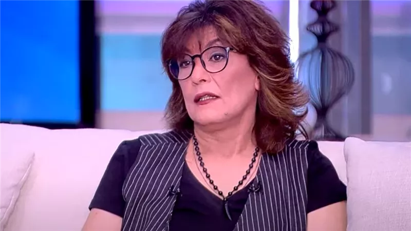 قصة سماح أنور مع الوجبات السريعة لتأمين حياتها وتأجيرها سيارة بسعر مخفض| خاص