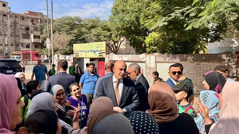 من الفصول للمخازن.. وزير التعليم يستكمل جولاتة بأول أيام الدراسة بالقاهرة