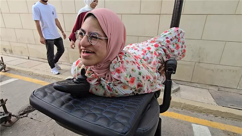 طالبة بجامعة القاهرة لـ«إيجبتك»: نفسي اشتغل في CBC وأكون صوت ذوي الهمم في الإعلام