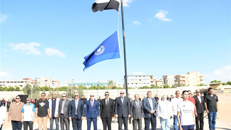 قيادات جامعة قناة السويس يشهدون مراسم تحية العلم 