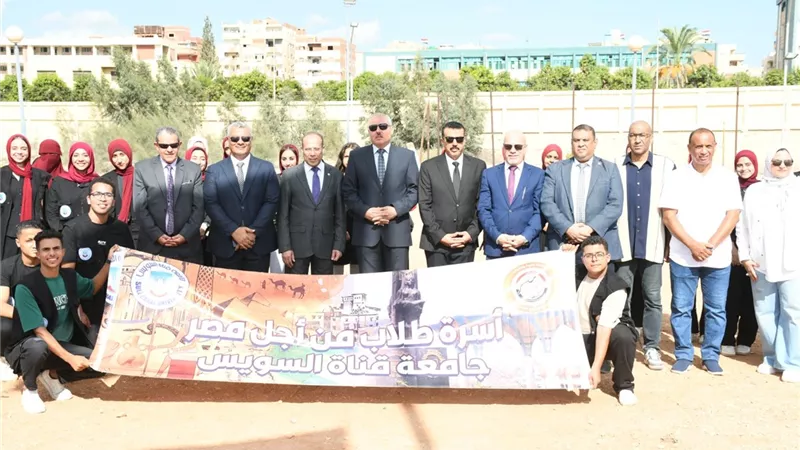 رئيس جامعة قناة السويس يتابع انتظام الدراسة بكلية العلاج الطبيعي بالعام الجديد